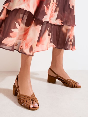Sandalo con cinturino di Friends Like These in marrone