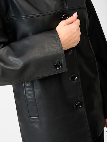 Veste mi-saison 'Beatrice' RICANO en noir