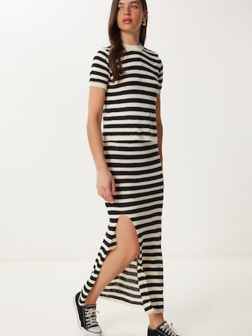 Costume Happiness İstanbul en noir