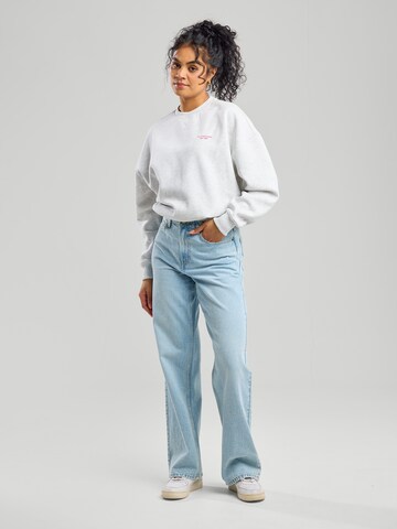 America Today Sweatshirt in Grey