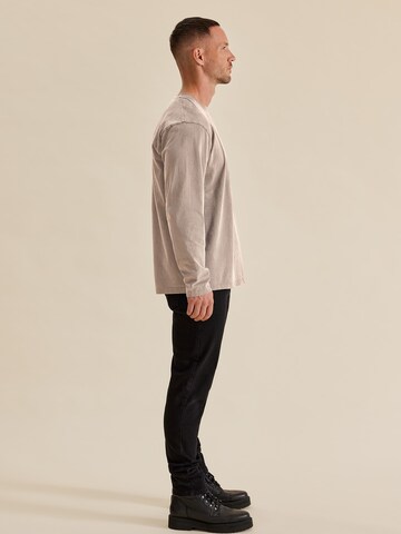 DAN FOX APPAREL T-shirt 'Chris' i beige