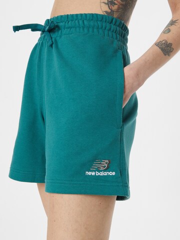 new balance Regular Shorts in Grün