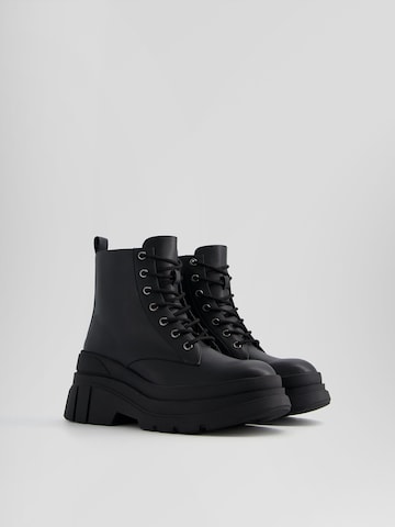 Bottines à lacets Bershka en noir