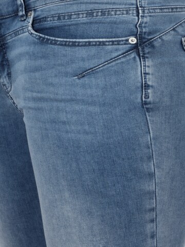 Skinny Jeans de la MAC pe albastru