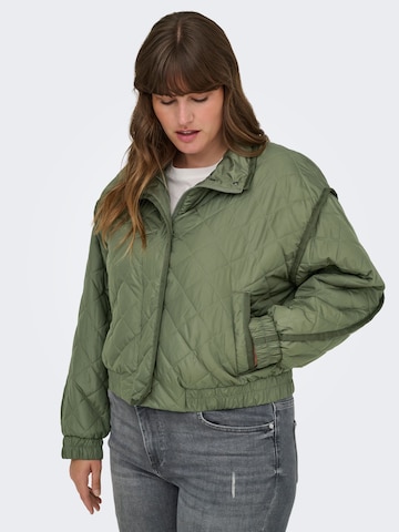 Veste mi-saison 'CARMai' ONLY Carmakoma en vert : devant