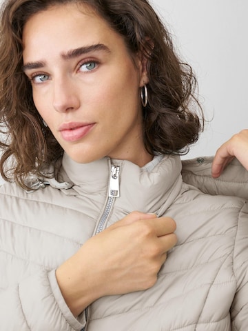 ONUA Between-Season Jacket 'Daylight' in Beige