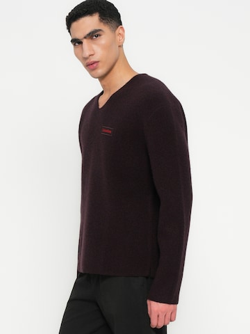 Calvin Klein Sweater in Brown