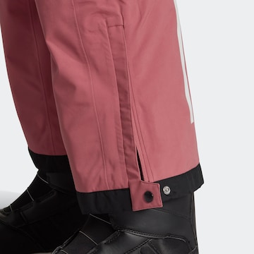 Coupe slim Pantalon outdoor 'Resort Two-Layer Insulated Bib' ADIDAS TERREX en rouge