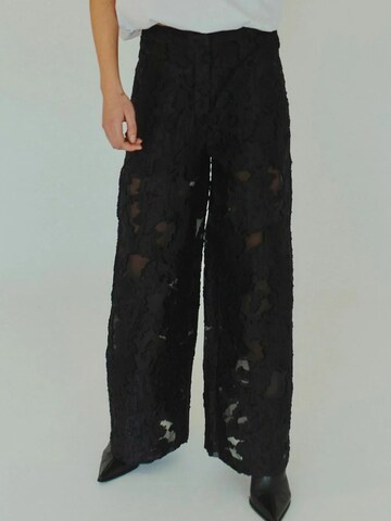 NORR Regular Pants 'Burna' in Black: front