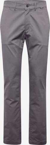 Coupe slim Pantalon chino Calvin Klein en gris : devant