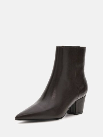 GUESS Stiefelette 'Halisa' in Braun