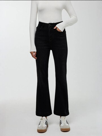 Flared Jeans di Hiccup in nero: frontale