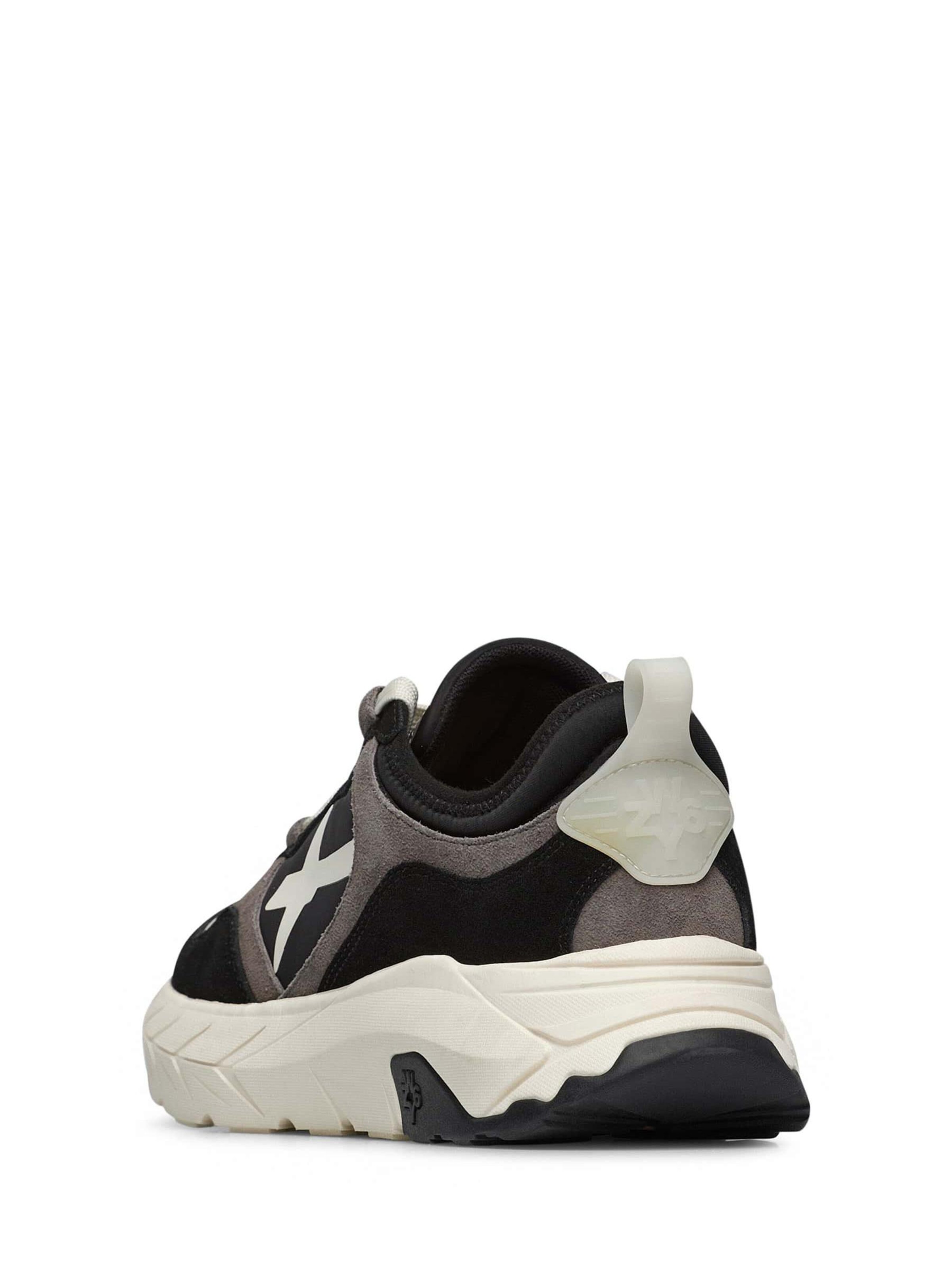 W6YZ Platform trainers 'NEXT-M.' in Black