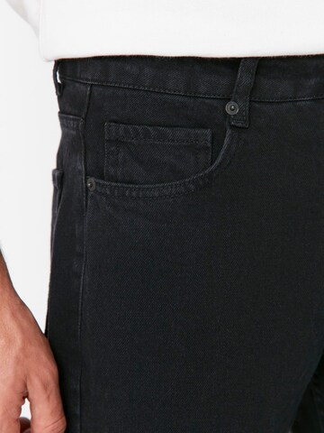 Trendyol Regular Jeans in Zwart