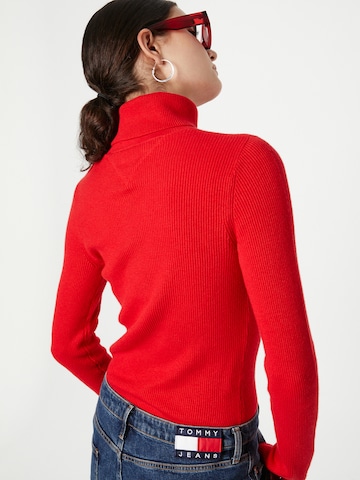 raudona Tommy Jeans Megztinis 'Essential'