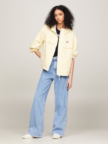Tommy Jeans Prehodna jakna 'Chicago' | rumena barva