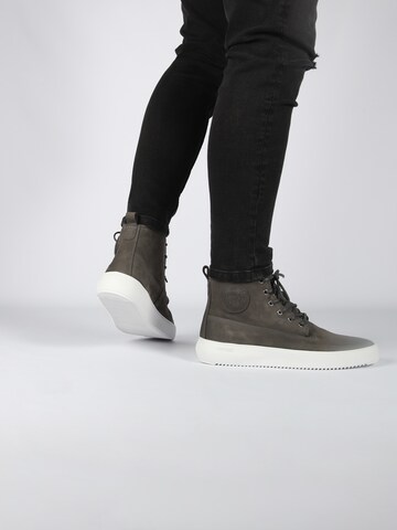 BLACKSTONE Hög sneaker 'Aspen YG25' i grå