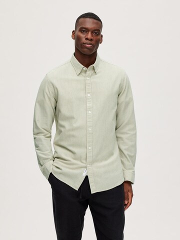 SELECTED HOMME - Ajuste regular Camisa 'REGGUY' en beige: frente