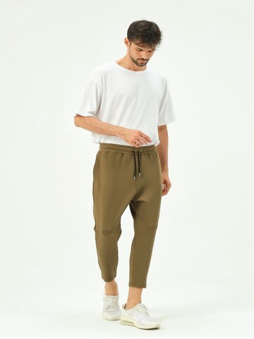 C&City Tapered Pants in Green
