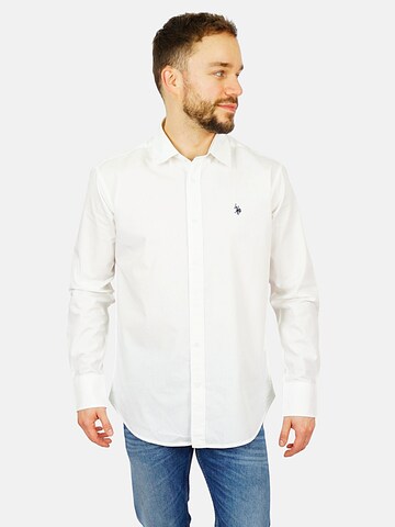 Coupe regular Chemise U.S. POLO ASSN. en blanc : devant