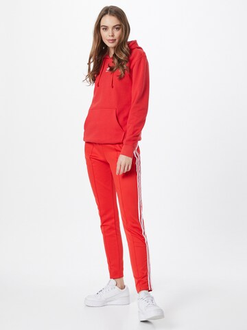 Coupe slim Pantalon 'Primeblue Sst' ADIDAS ORIGINALS en rouge