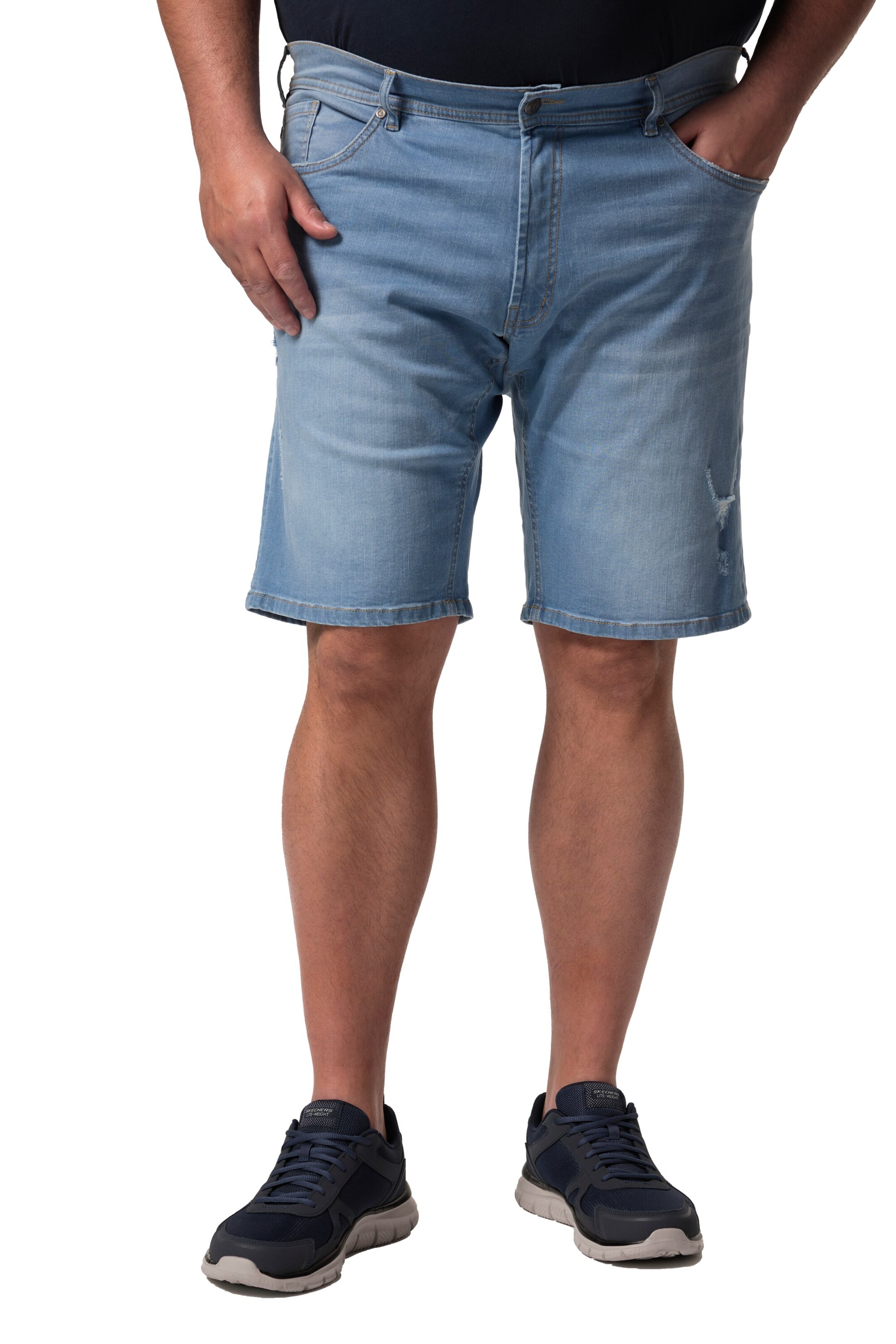 Men Plus Regular Jeans in Blue: front