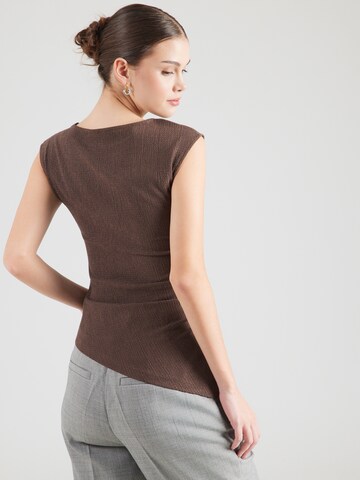 Tricou 'Georgina' de la ABOUT YOU pe maro