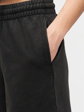 PIECES Regular Trousers 'PCCHILLI' in Black
