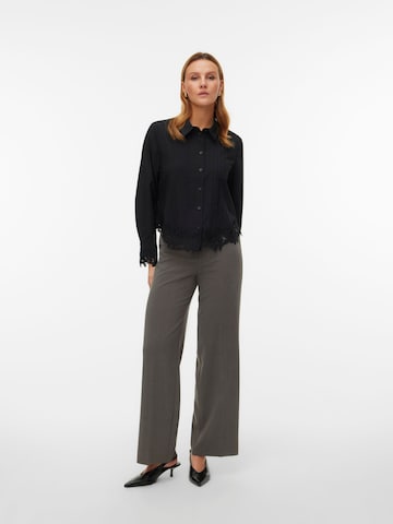 regular Pantaloni di VERO MODA in grigio