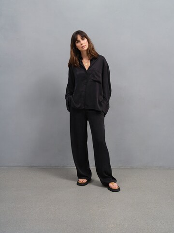 A LOT LESS Blouse 'Viola' in Black