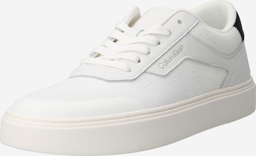 Sneaker low de la Calvin Klein pe alb: față