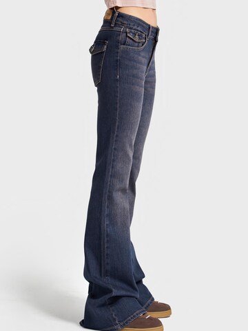 IT'S BASIC Flared Jeans 'OLIVIA' in Blauw