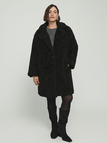 Fiorella Rubino Wintermantel in Zwart