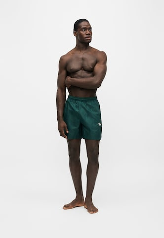 ADIDAS ORIGINALS Плавательные шорты в Зеленый: спереди