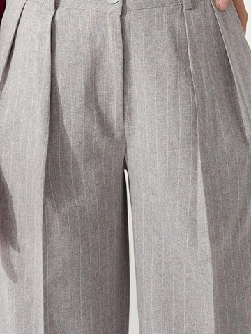 Hiccup Wide leg Trousers with creases in Grey