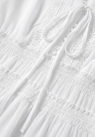 Robe d’été 'Festival' IZIA en blanc