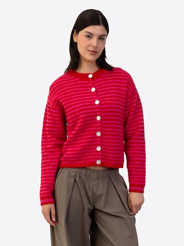 BROKE + SCHÖN Knit Cardigan in Pink: front