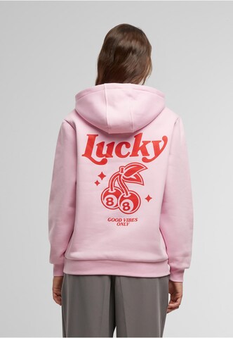 Felpa 'Lucky Cherry' di Miss Tee in rosa: frontale