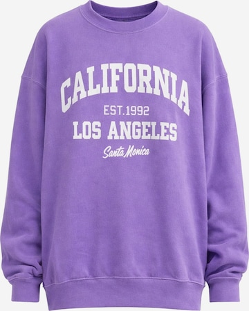 Worldclassca Sweatshirt in Purple: front