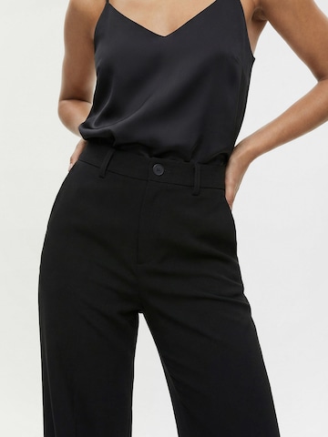 Everly Regular Панталон с ръб в черно