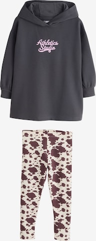 Next Setti värissä harmaa: etupuoli