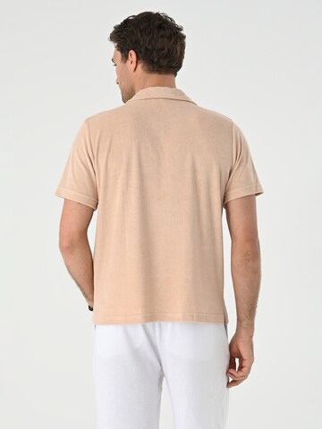 Tricou de la Antioch pe bej