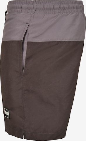 Pantaloncini da bagno di Urban Classics in marrone