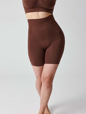 SNOCKS Shaping Pants in Brown: front