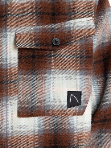 Coupe regular Chemise 'Stryke Bolt' CHASIN' en marron