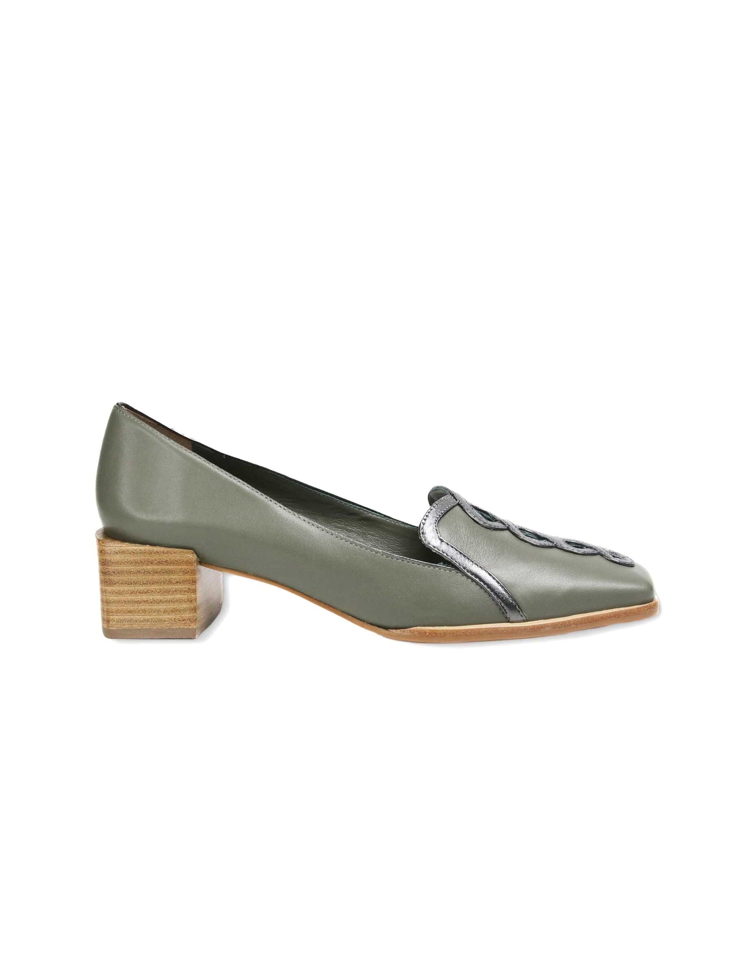 Mangara Atelier Mocasines 'Mocassin Cordia en cuir vert' en verde claro, Vista del producto