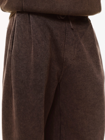 Pull&Bear Vrečasti Hlače | rjava barva