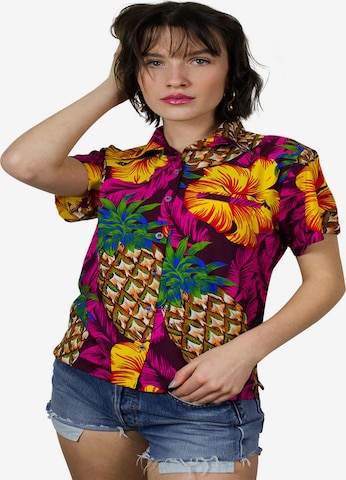 King Kameha Bluse 'Pineapple Hibiscus' in Pink: Vorderseite