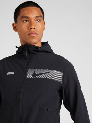 NIKE Sportjacke in Schwarz