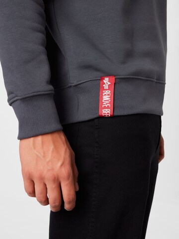 ALPHA INDUSTRIES Sweatshirt in Grey